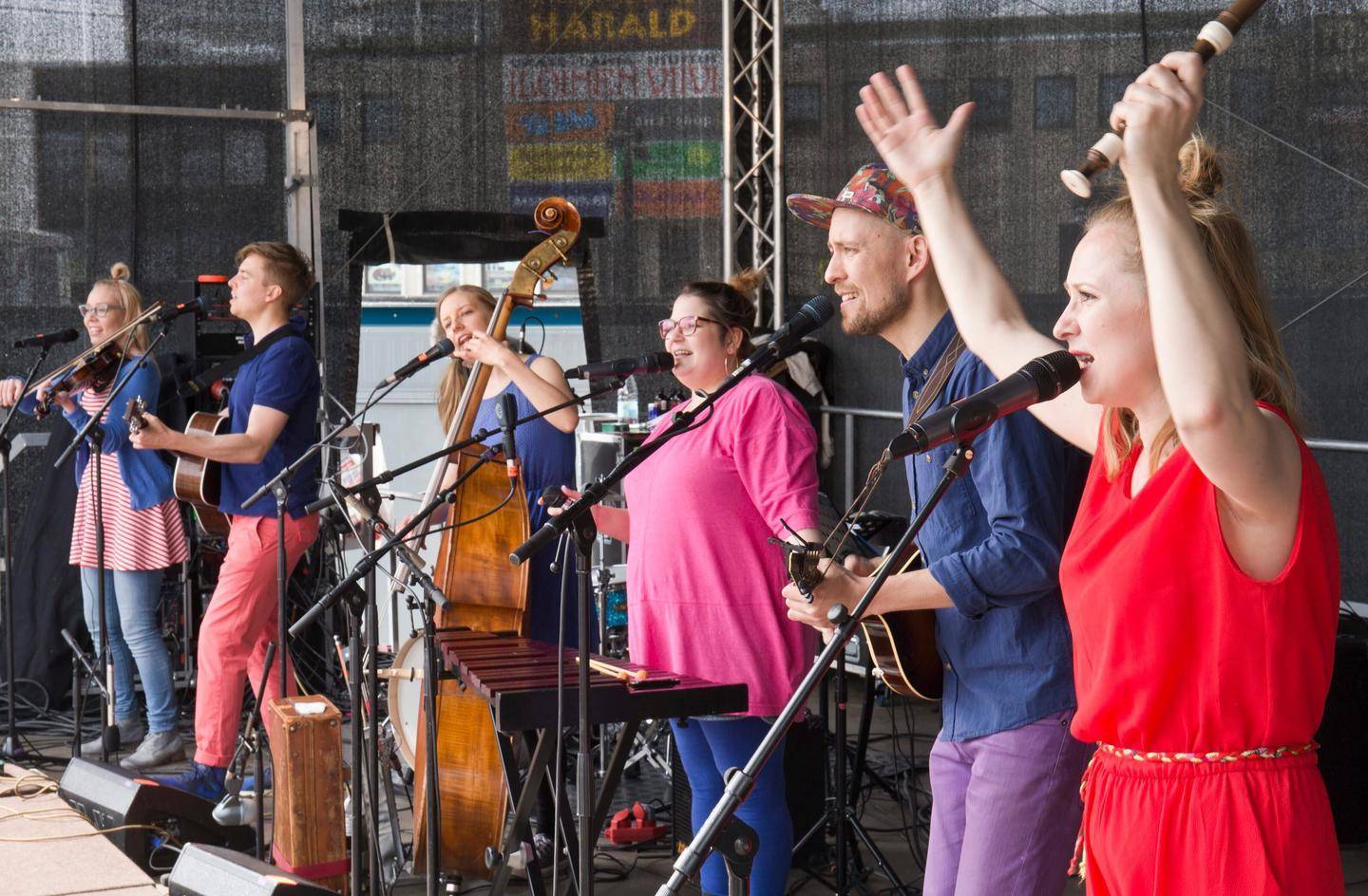 Pikku Papun orkesteri esiintyy Iisalmessa. Kuva Iisalmen Sanomat /JUHA POUTANEN